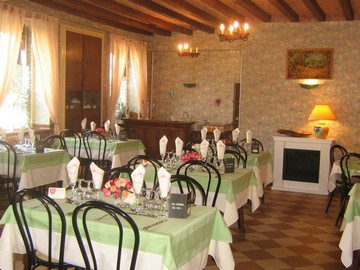 Tourisme  Saint Bonnet Troncais HOTEL DU CENTRE