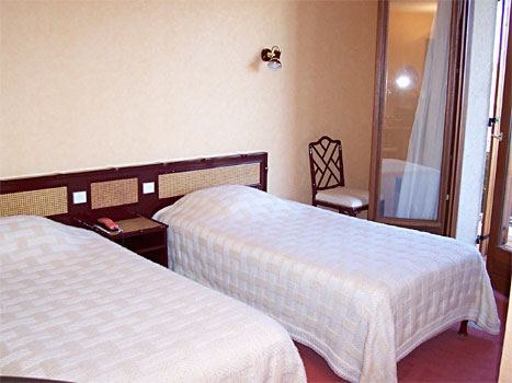 Reservation d'hotel à Saintes