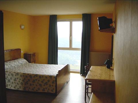Reservation d'hotel à Montmelard