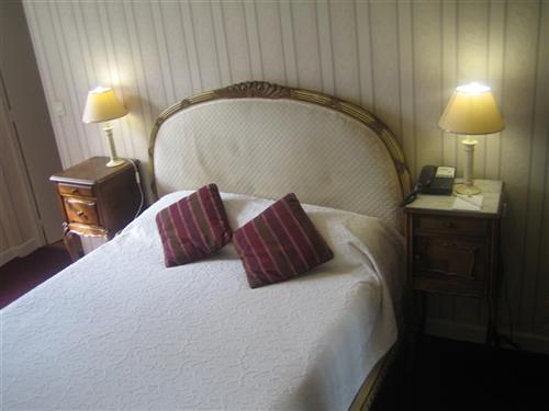 Reservation d'hotel à Brélidy