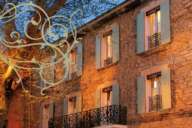Reservation d'hotel à Trets