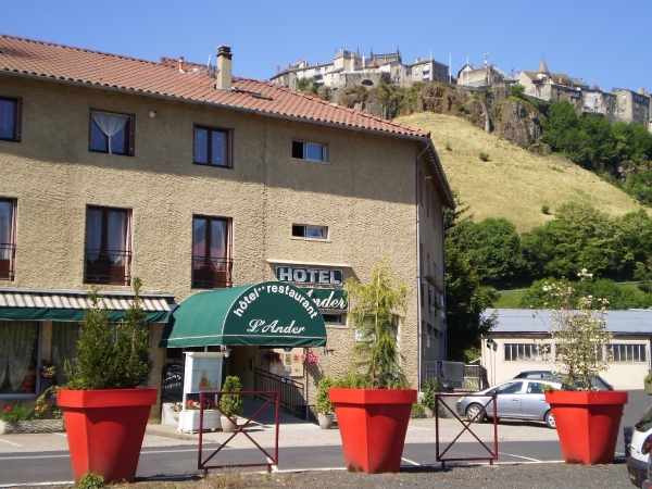 Reservation d'hotel à Alleuze