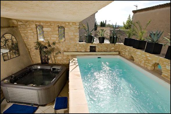Reservation d'hotel à Saint-Laurent-des-Arbres