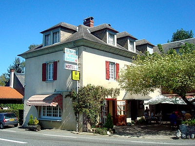Reservation d'hotel à Ozon