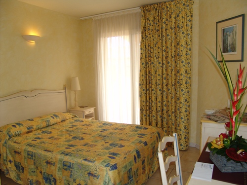 Reservation d'hotel à Istres
