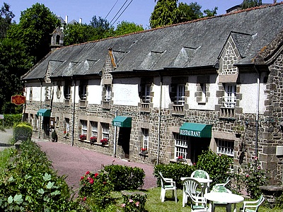 Reservation d'hotel à Hédé