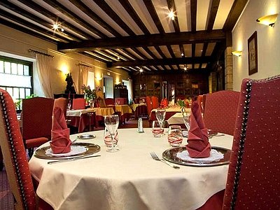 Reservation d'hotel à Hédé