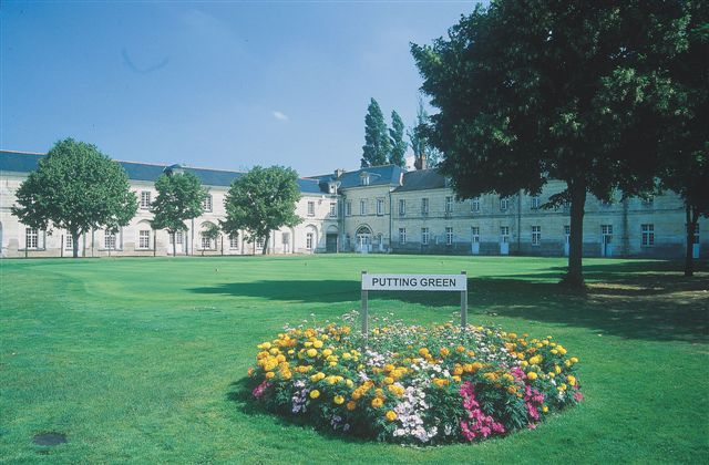 Reservation d'hotel à Roiffé