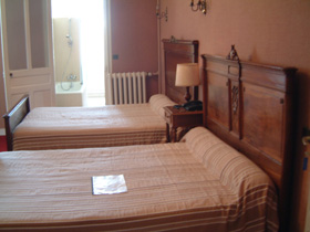 Reservation d'hotel à Saintes