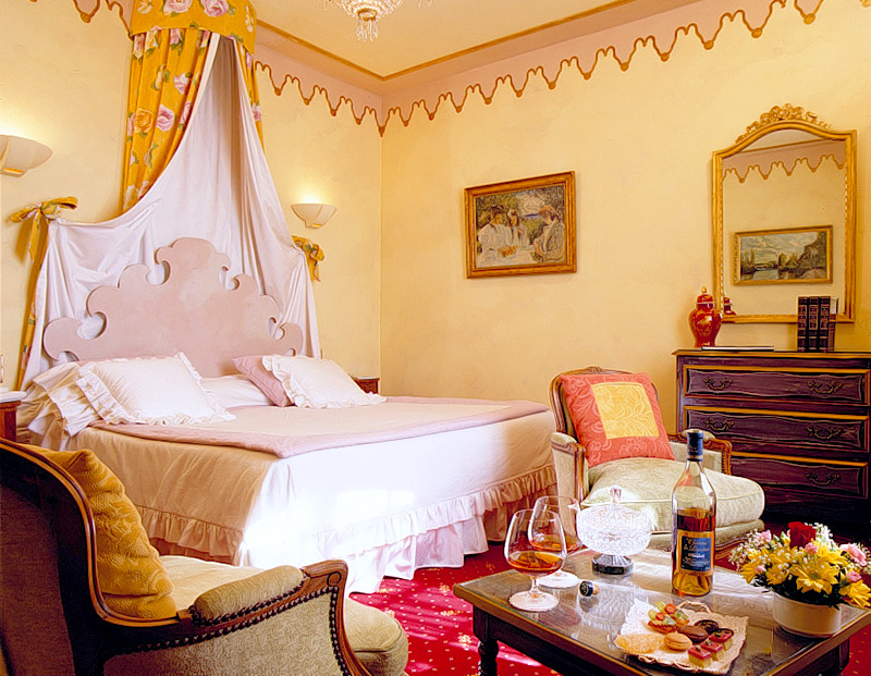 Reservation d'hotel à Sireuil