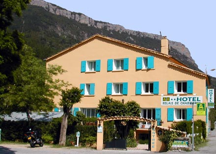 Reservation d'hotel à Estoublon
