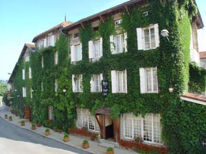 Reservation d'hotel à Tence