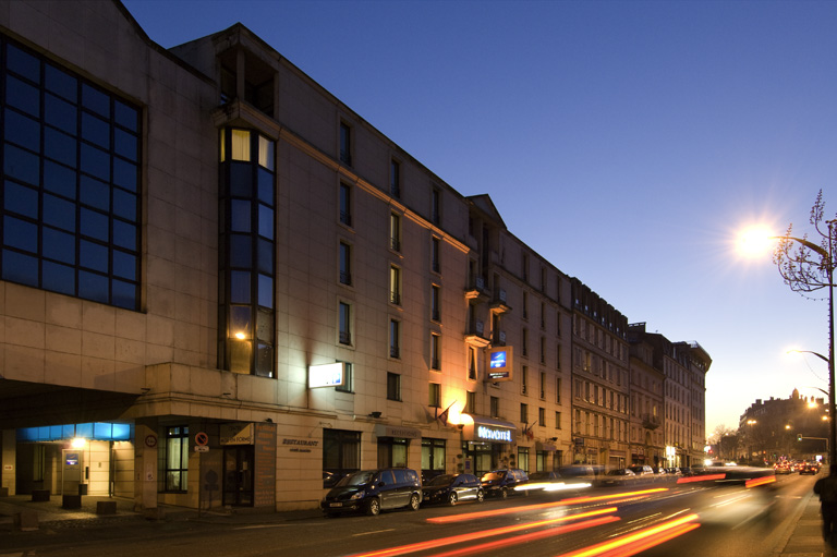 Reservation d'hotel à Sèvres
