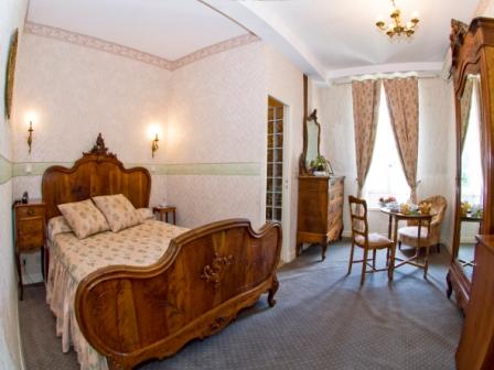 Reservation d'hotel à Violès