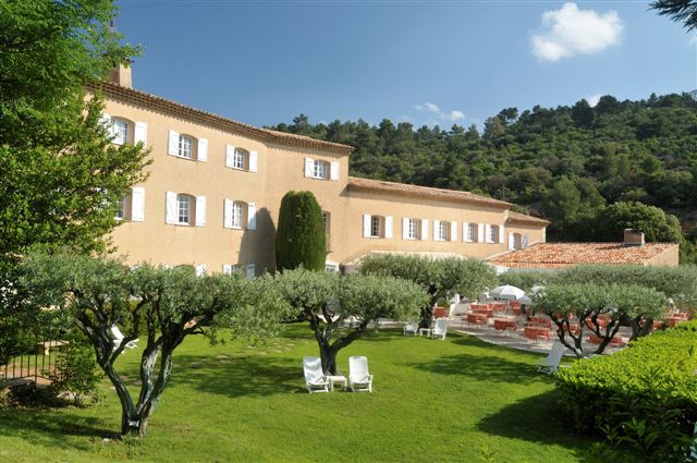 Reservation d'hotel à Aups