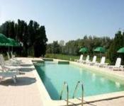 hotel logis le mas de la roseraie, arles