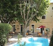 hotel logis auberge des epis, saint-martin-de-crau