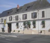 hotel logis hostellerie du cheval blanc , draché