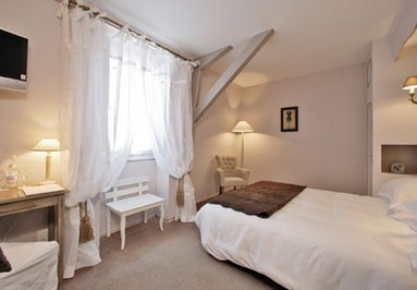 Reservation d'hotel à Sireuil