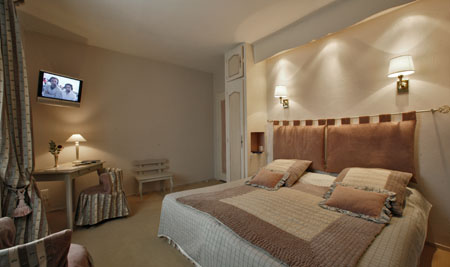 Reservation d'hotel à Sireuil