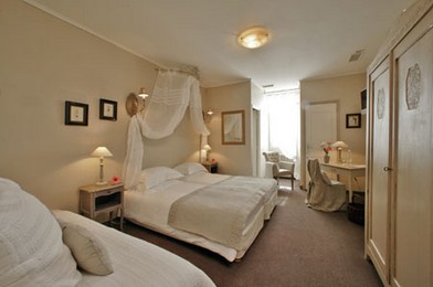Reservation d'hotel à Sireuil