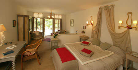 Reservation d'hotel à Sireuil
