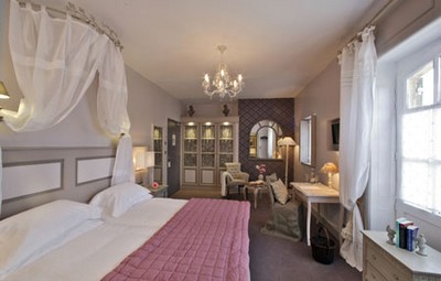 Reservation d'hotel à Sireuil