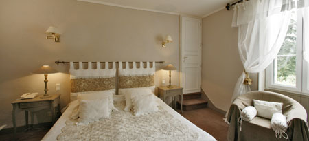 Reservation d'hotel à Sireuil