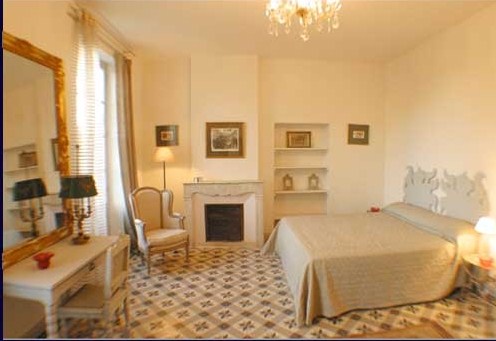 Reservation d'hotel à Montfrin