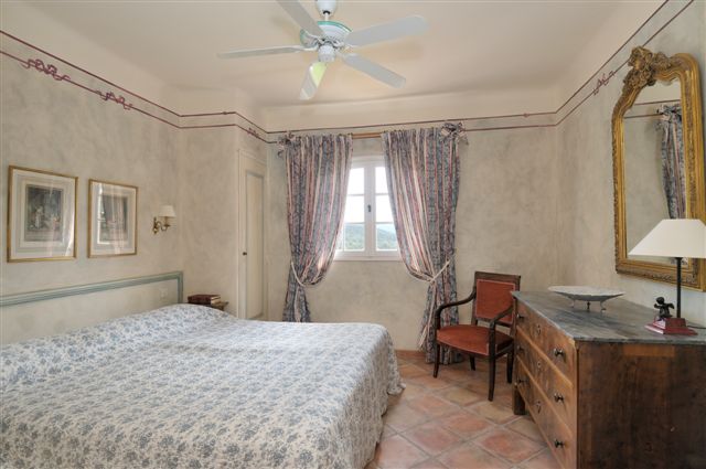 Reservation d'hotel à Aups